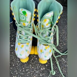Pineapple roller skates